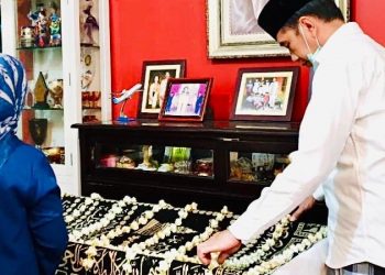 Presiden Jokowi Mohon Doa Masyarakat Untuk Almarhumah Ibunda