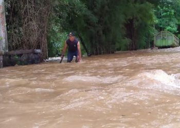 Luapan Kali Angke Genangi Pemukiman di Serpong