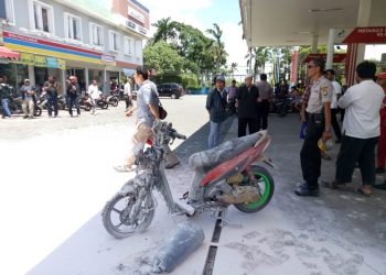 Usai Isi Bensin Pakai Jerigen, Sepeda Motor Hangus Di SPBU Pamulang