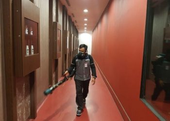 Cegah Covid-19, TangCity Mall Disemprot Disinfektan