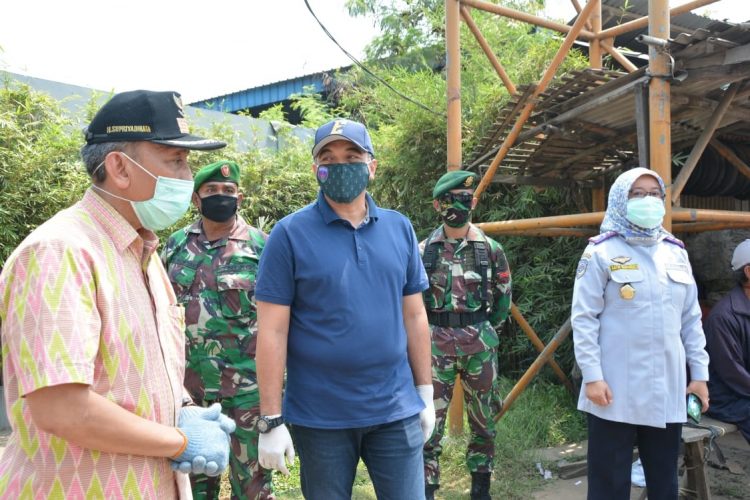 Bupati Tangerang Zaki Iskandar pantau check point PSBB beberapa waktu lalu. (IST)