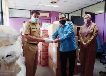 Perumdam TKR Serahkan Bantuan APD untuk Penanganan Covid-19 di Kabupaten Tangerang 