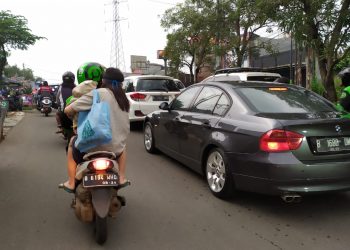 PSBB di Tangsel Tak Efektif, Pengendara Bebas Lalu Lalang di Depan Kantor Airin