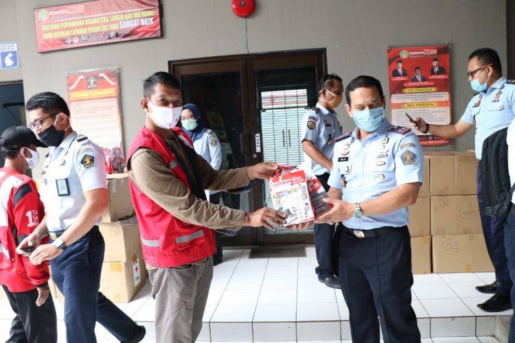 Bantuan pencegahan covid-19 untuk warga binaan di Rutan Jambe. (IST)
