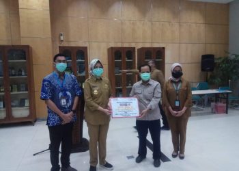 Indah Kiat Tangerang Serahkan Bantuan untuk Penanganan Virus Corona