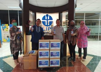 LIPI Serahkan 442 Botol Hand Sanitizer ke PWHTS