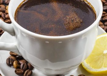 Benarkah Ada Khasiat Khusus Minum Kopi Campur Lemon?