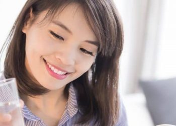 Bolehkah Minum Obat dengan Air Dingin? Apakah Ada Dampaknya?