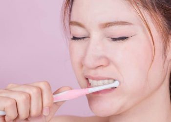 Cara Menyikat Gigi yang Benar Jika Punya Gigi Sensitif