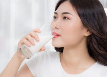 Hanya Minum Susu untuk Sarapan, Sehatkah Kebiasaan Ini?