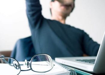 Merasa Pusing Saat Pakai Kacamata Baru, Normal atau Tidak?