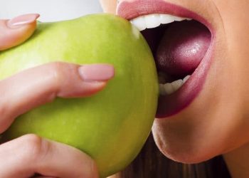 Pentingnya Makanan Bernutrisi untuk Kesehatan Gigi dan Mulut