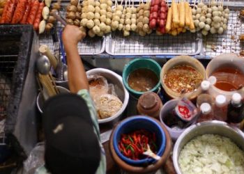 Tips Sehat dan Aman Jajan Makanan di Pinggir Jalan