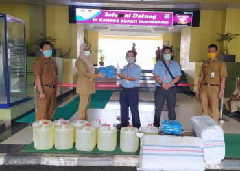 Indah Kiat Tangerang Serahkan Bantuan untuk Penanganan Wabah Corona di Kabupaten Tangerang