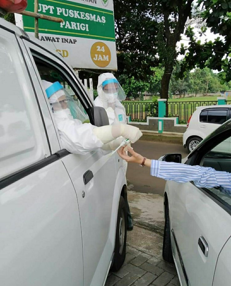 Rapid test drive thru. (IST)