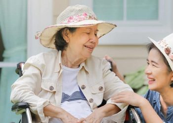 Tips Mengajak Orang Tua Pindah ke Tempat yang Baru
