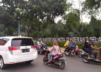 Lalu Lintas Depan Kantor Airin Padat, PSBB Jilid II di Tangsel Belum Efektif