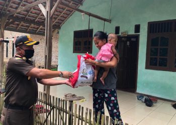 Kejari Kabupaten Tangerang Sebar Bantuan untuk Panti Asuhan dan Warga Terdampak Covid-19