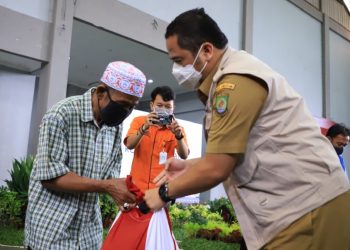 956 KK di Kelurahan Neglasari Terima Bantuan Sosial Tunai