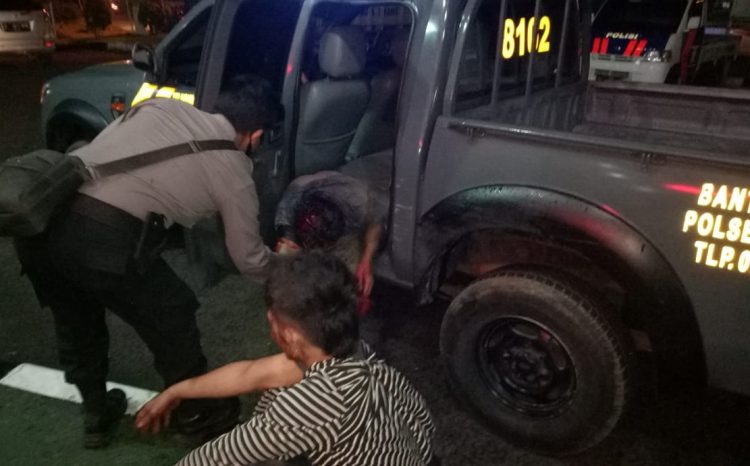Dua pelaku pencurian kendaraan bermotor saat diamankan Polsek Serpong. (IST)