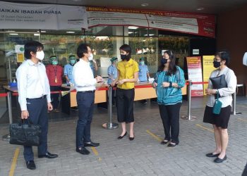 Siloam Hospitas Group Dapat Bantuan Face Shield