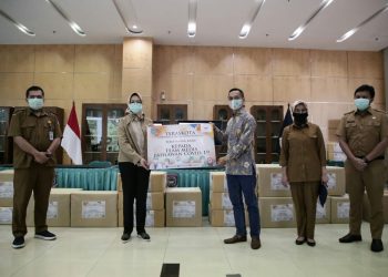 Ratusan APD dan Ribuan Masker Bantuan dari Teras Kota Diserahkan ke Pemkot Tangsel 