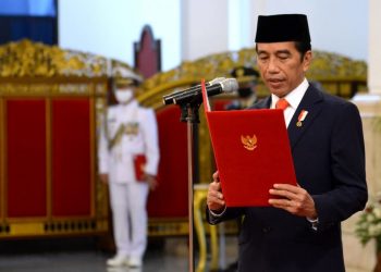 Presiden Jokowi Lantik KSAL dan KSAU di Istana Negara