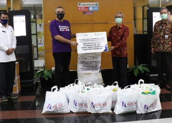 Pemkab Tangerang Terima Donasi Paket Sembako dan APD dari BPR Kerta Rahardja