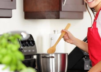 Manfaat Masak Sendiri Bagi Kesehatan Fisik dan Mental