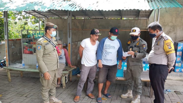 Satpol PP Kabupaten Tangerang menutup objek wisata. (IST)