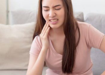 Waspada! Ini Gejala Infeksi Gigi yang Menyebar