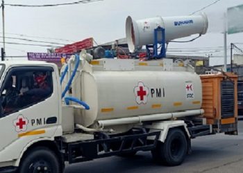 Jalan Utama dan Pasar di Sepatan Disemprot Disinfektan