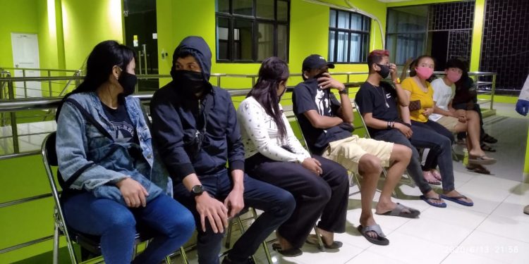 Pasanga mesum yang diamankan Satpol PP Tangsel. (PHD)