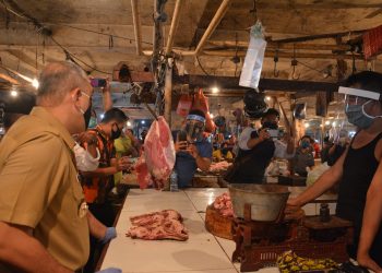 Sosialisasikan New Normal, Bupati Zaki Sambangi Pasar Curug