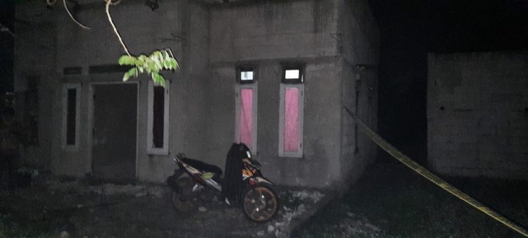 Tempat kejadian perkara bapak bunuh anak. (RAY)