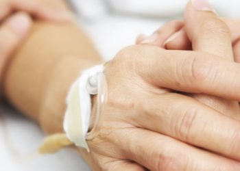 Mendampingi Orang Terkasih Agar Tetap Tegar Sebelum Menemui Ajalnya