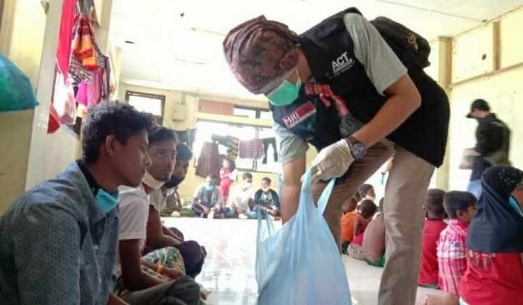 Bantuan bahan pangan untuk penyintas Rohingya. (IST)