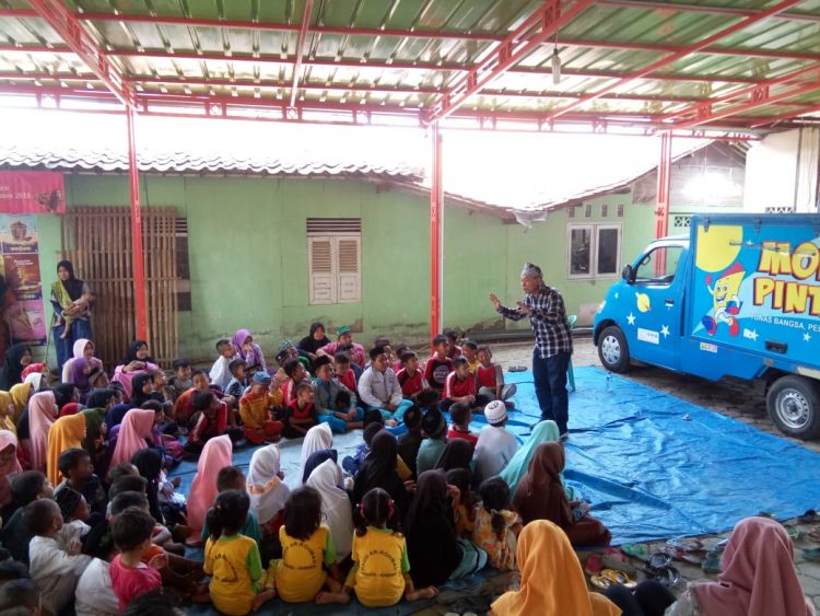 Pendongeng Budi Sabarudin alias Budi Euy tengah mendongeng. (BUD)