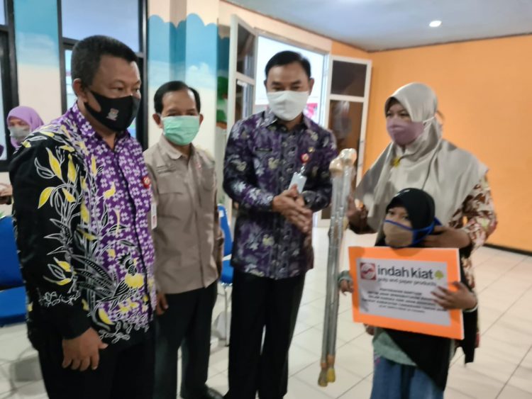 Bantuan PT IKPP Tangerang untuk anak berkebutuhan khusus. (RAY)