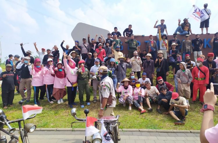 Komunitas sepeda onthel berkumpul di kawasan GIPTI. (KEY)