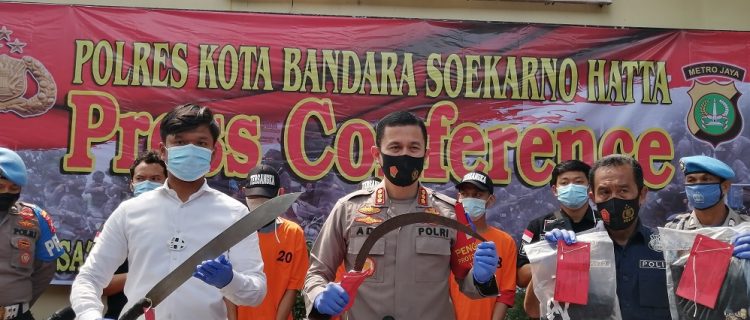 Senjata tajam yang dibawa komplotan begal. (KEY)