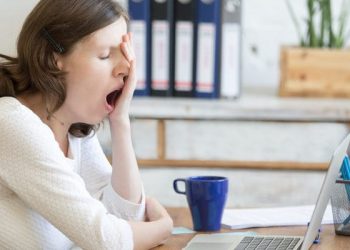 4 Cara Menghilangkan Rasa Mengantuk Setelah Makan