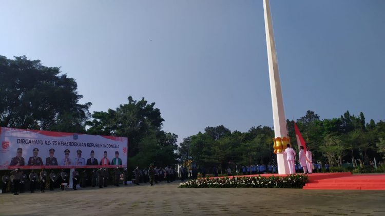Suasana apel HUT RI ke-75 di Halaman Puspemkot Tangsel. (PHD)