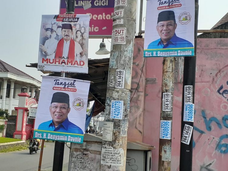 Alat peraga kampanye bacalon Walikota Tangsel. (RAY)
