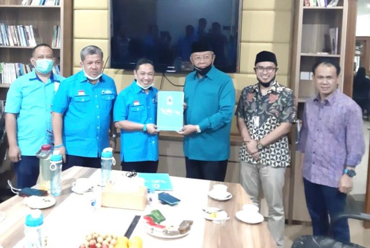 Penyerahan SK dukungan Partai Gelora Indonesia kepada pasangan bacalon Benyamin Davnie - Pilar Saga Ichsan di Pilkada Tangsel. (IST)