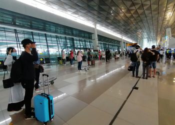 HUT RI ke-75 di Bandara Soekarno-Hatta, Penumpang Beri Hormat Saat Indonesia Raya Berkumandang