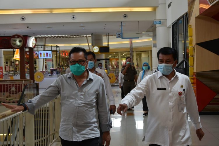 Sekda Kabupaten Tangerang saat sidak di Aeon Mall BSD. (IST)