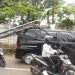 Tiang PJU dan Telekomunikasi Roboh Timpa Mobil di Serpong