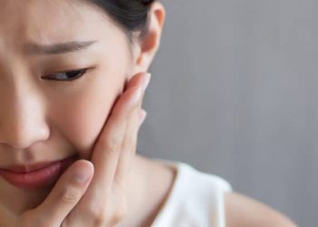 Waspada, Jarang Sikat Gigi Bikin Gigi Jadi Sensitif. Kenapa Bisa?