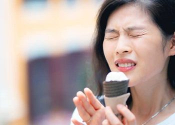 Apa Benar Punya Gigi Sensitif dan Ngilu Berarti Tidak Boleh Makan Manis Sama Sekali?